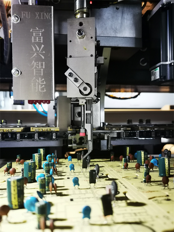 立式插件機(jī)的操作指南：提高生產(chǎn)效率的實(shí)用技巧(圖1)